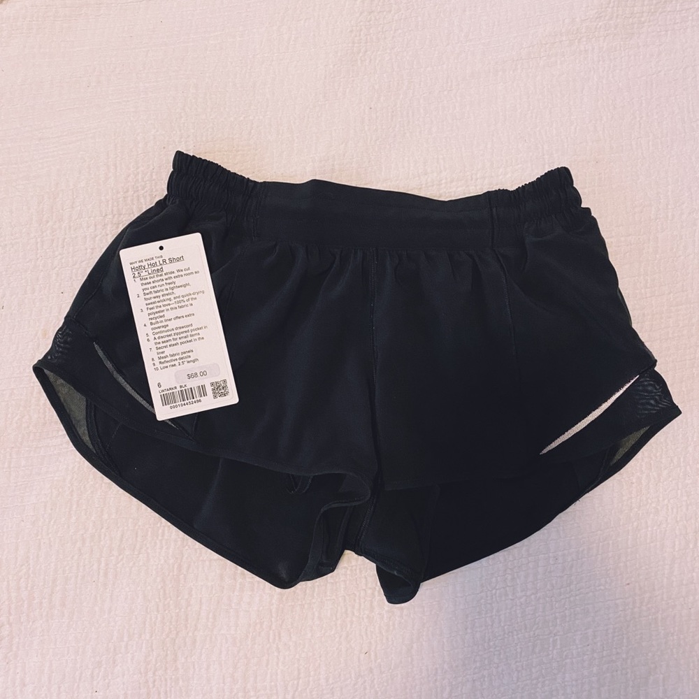 NWT Lululemon Hotty Hot LR Shorts Black 2.5” Size 6 Never worn!!